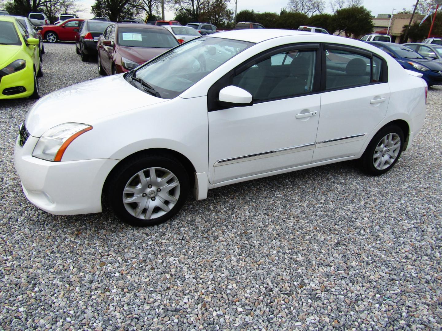 2012 WHITE /Gray Nissan Sentra (3N1AB6APXCL) , located at 15016 S Hwy 231, Midland City, AL, 36350, (334) 983-3001, 31.306210, -85.495277 - Photo#2